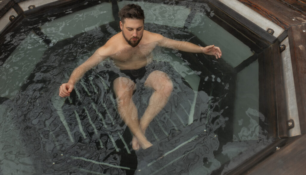 czlowiek-doswiadczajacy-ekspozycji-na-zimno-dla-dobrego-samopoczucia